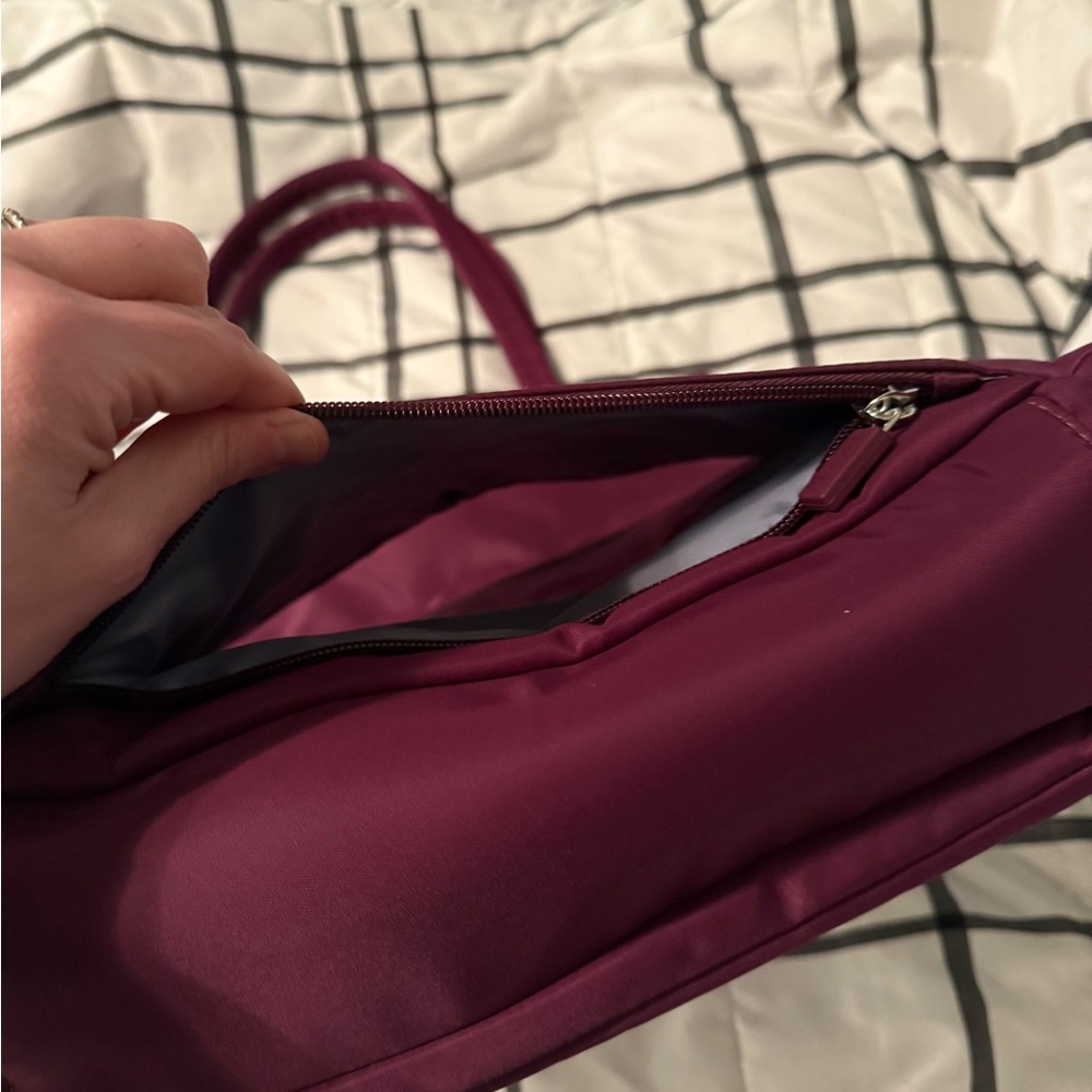 IHKWIP- Haul it all tote- Merlot - Picture 7 of 7